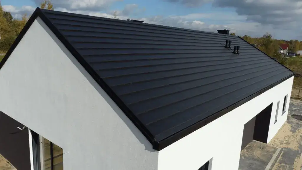 Co lepsze: blachodachówka czy dachówka? Porównanie zalet i wad materiałów