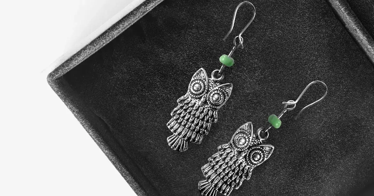 Co oznacza sowa w biżuterii? Odkryj jej głęboką symbolikę