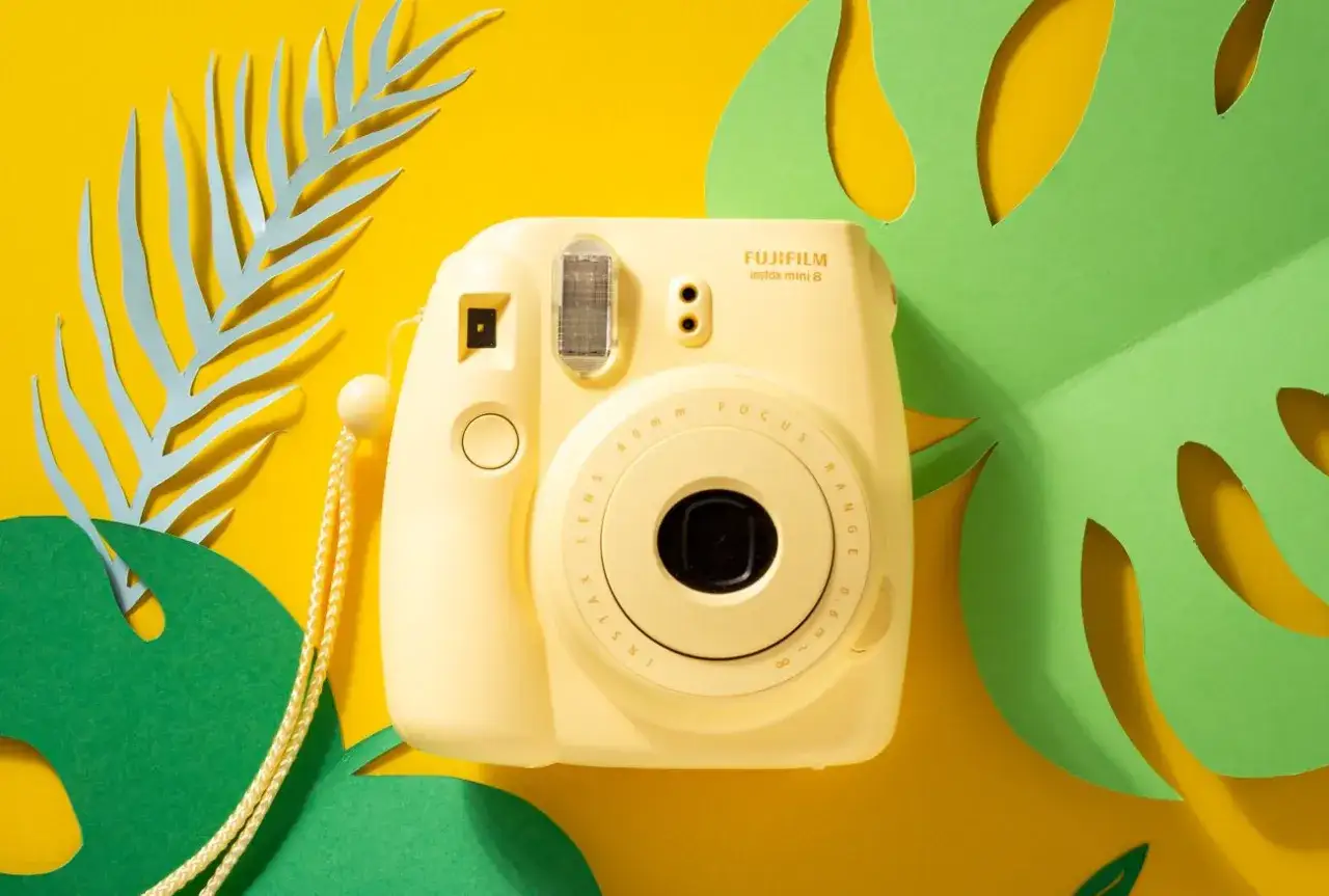 Instax czy Polaroid? Wybierz idealny aparat natychmiastowy!