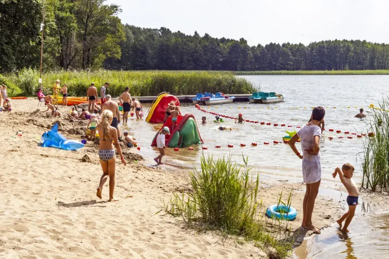 Gdzie na wakacje z dzieckiem w październiku? Najlepsze miejsca i atrakcje