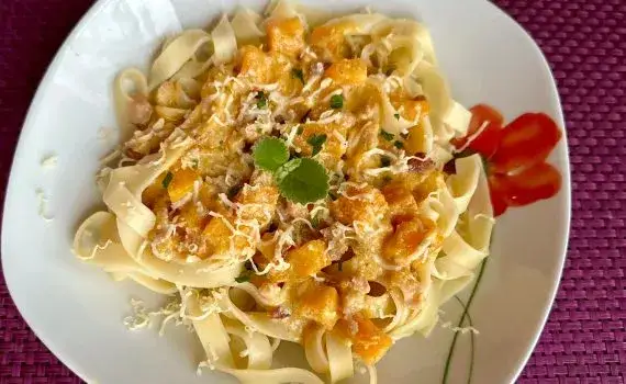 Aromatyczny makaron w sosie paprykowym: Szybki obiad dla całej rodziny