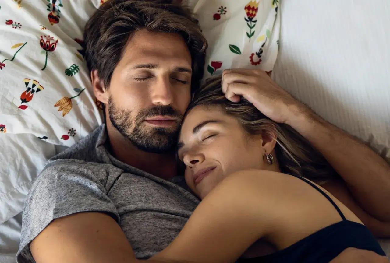 Jak przytulać kobietę? Odkryj język bliskości i unikaj błędów