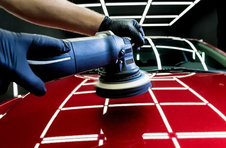 Czym polerować samochód? Kompletny poradnik dla idealnego lakieru