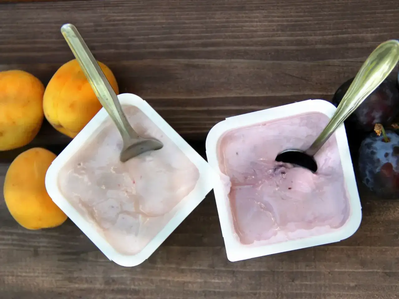 Zważony jogurt: czy jest bezpieczny? Sprawdź, jak odróżnić go od zepsutego.