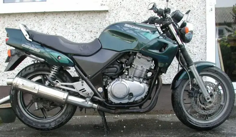 Moc Honda CB 500: Ile koni ma silnik i co to oznacza dla Ciebie?