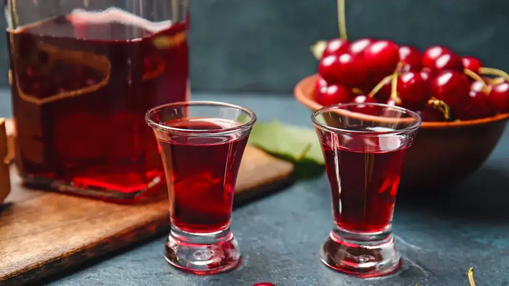 Nalewka z czereśni: prosty przepis na idealny smak lata w butelce