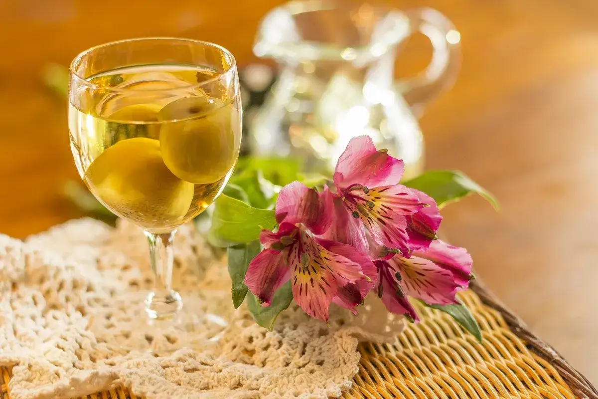 Choya w Polsce: Gdzie kupić japoński likier? Sklepy, ceny, smaki