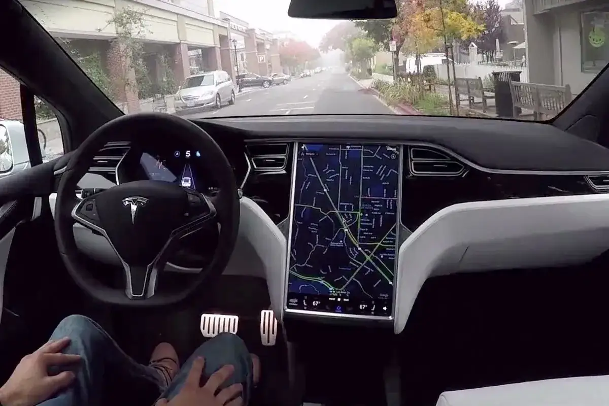 Czy Tesla ma autopilota? Odkryj, co naprawdę potrafi ten system