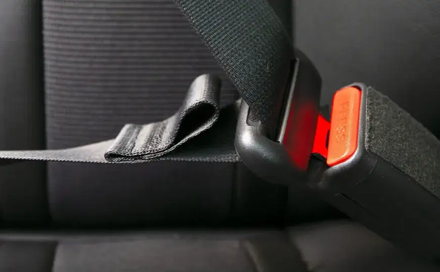 Jak odblokować pasy bezpieczeństwa po wypadku i uniknąć niebezpieczeństwa