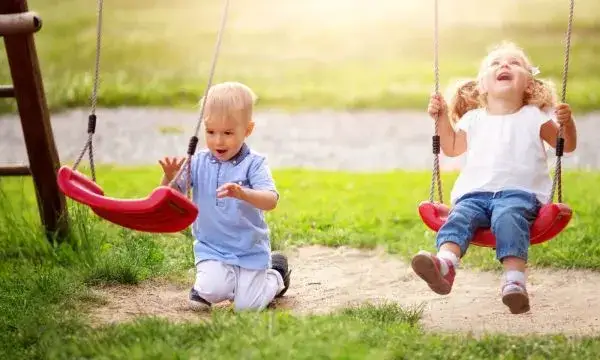 Jak samemu zbudować plac zabaw - praktyczne porady i bezpieczeństwo