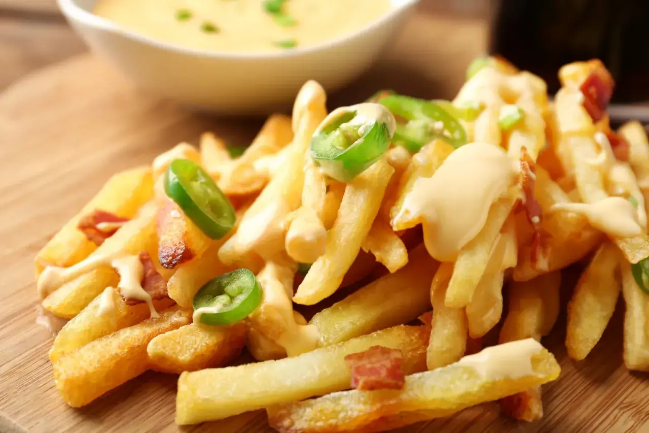 Jak zrobić sos serowy do frytek, który zachwyci Twoje podniebienie
