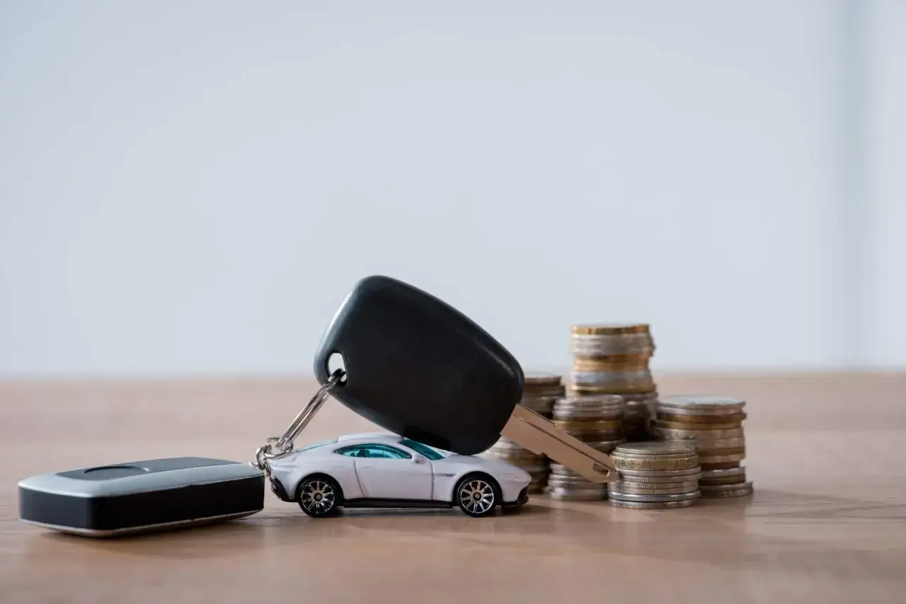 Sprzedaż auta: Co z OC i AC? Odzyskaj składkę, uniknij kar!