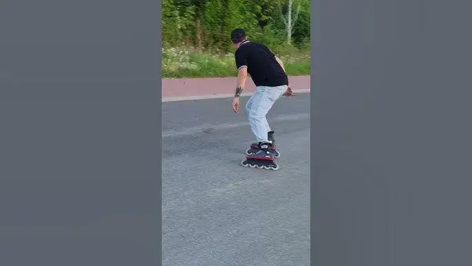 Jak zjeżdżać z górki na rolkach bezpiecznie i z kontrolą prędkości