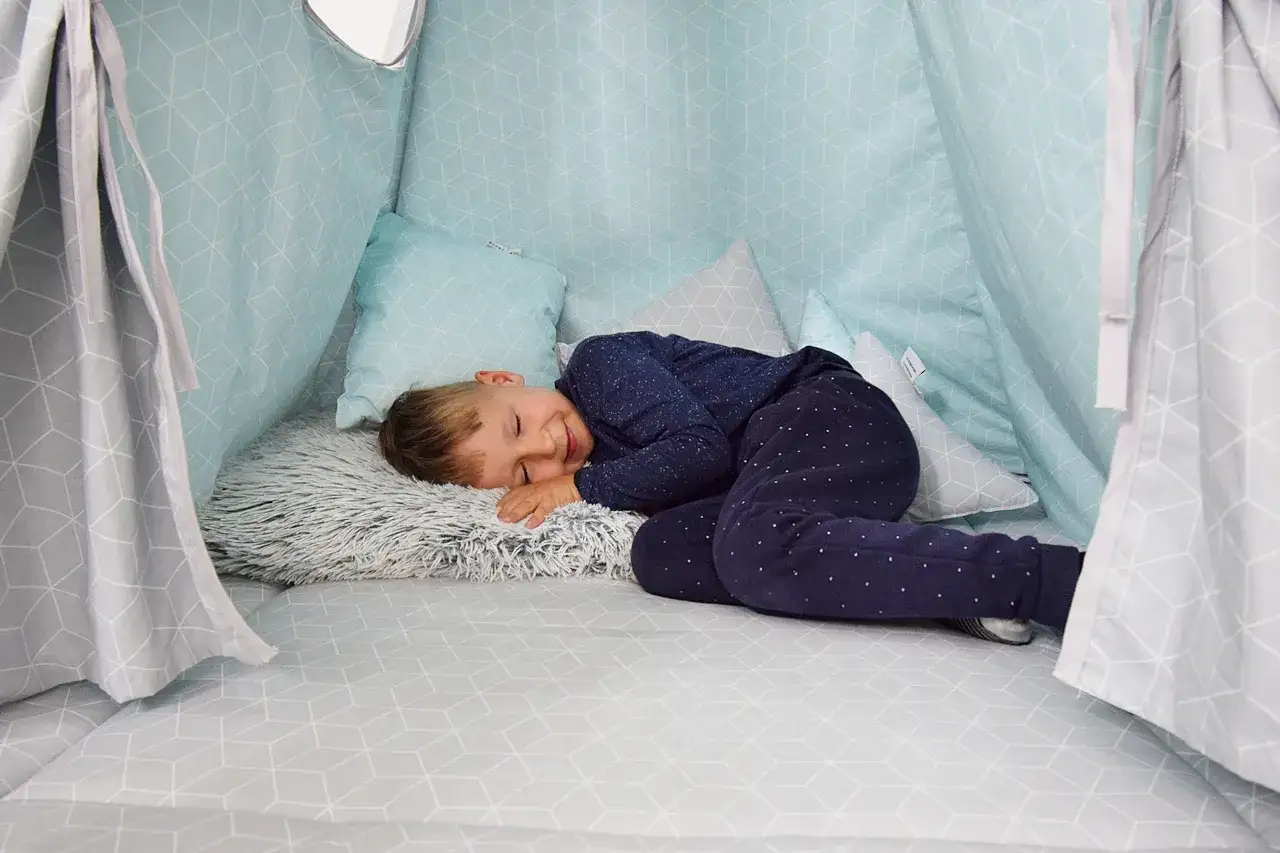 Domowa baza dla dzieci: jak zbudować i bawić się? Poradnik