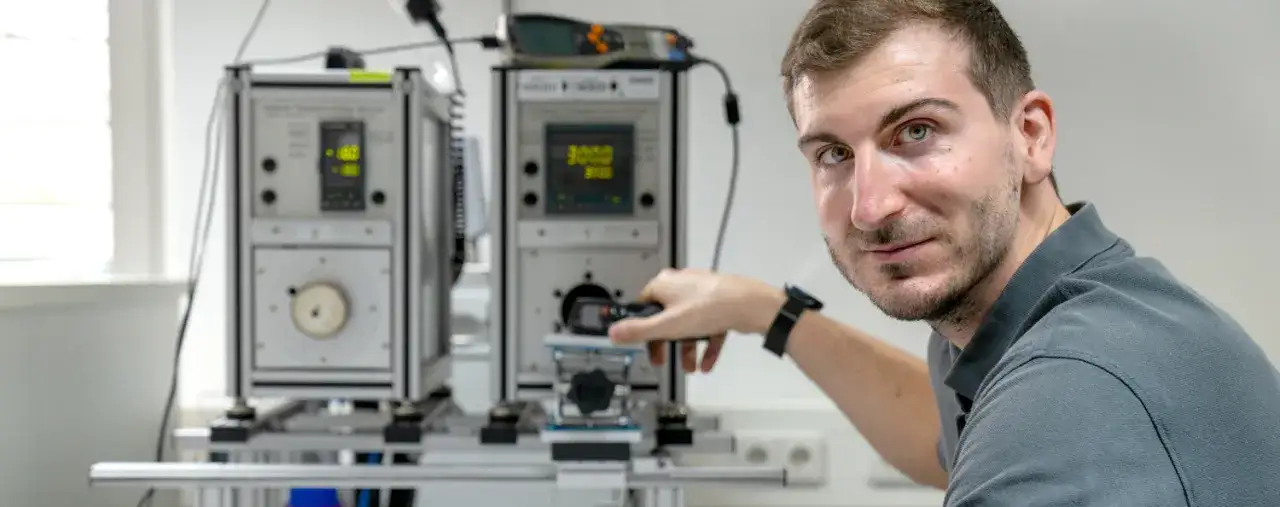 Jaka temperatura w laboratorium pomiarowym zapewnia dokładność pomiarów?