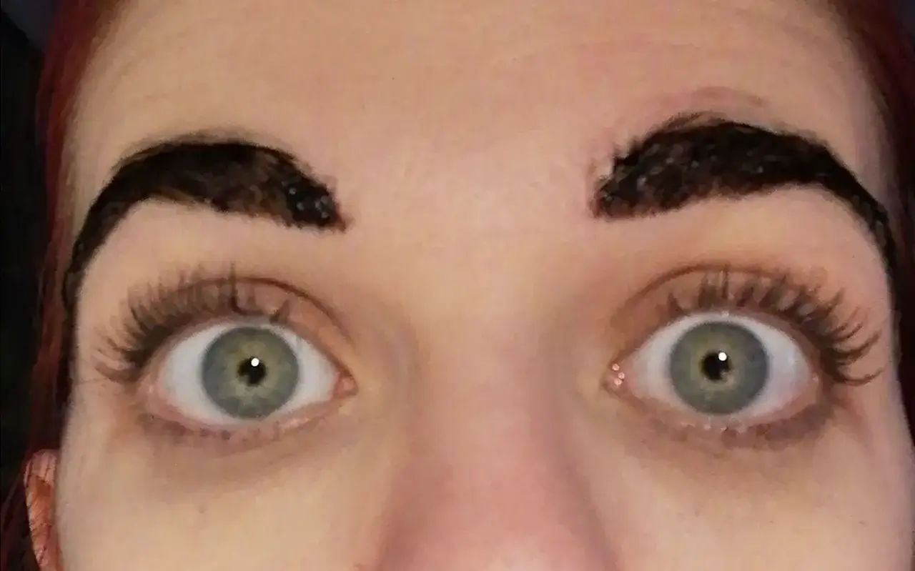 Henna Delia: Koloryzacja brwi w domu jak z salonu poradnik