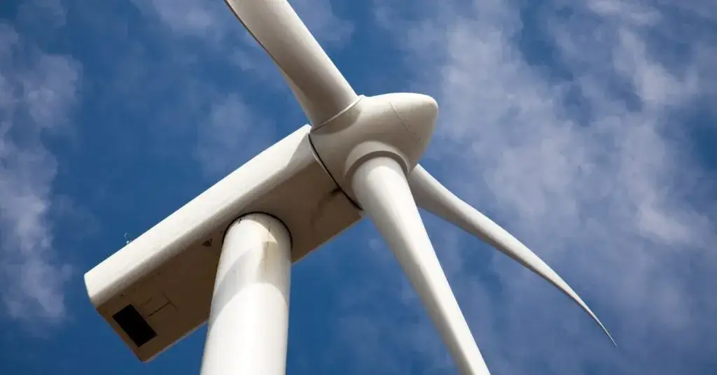 Wady energii wiatrowej: Dlaczego warto znać ich negatywne skutki