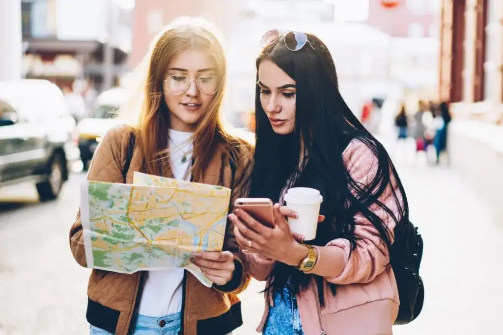 Jak się ubrać na wycieczkę? Praktyczny przewodnik po strojach