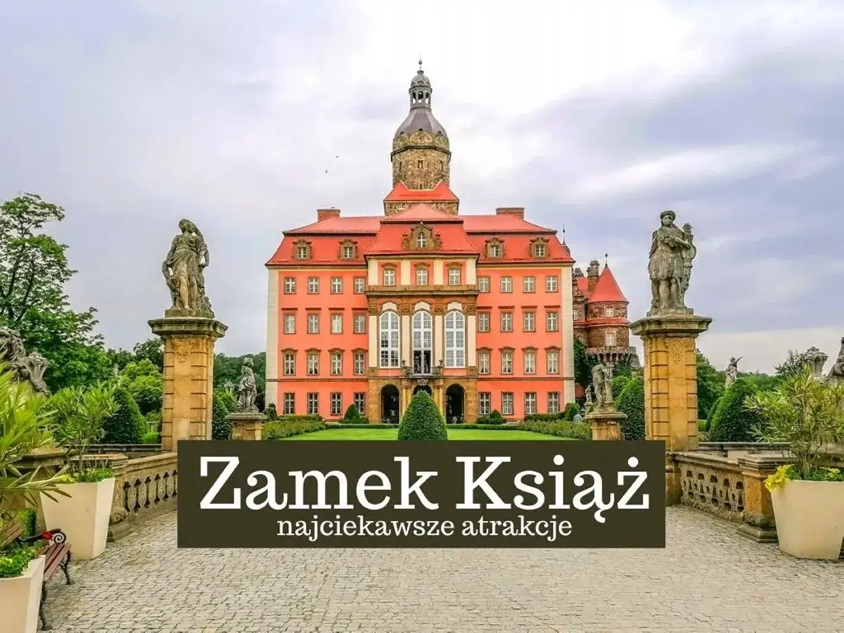 Zamek Książ zaprasza na zwiedzanie. Majestatyczna budowla z wieżą i rzeźbami w ogrodzie.