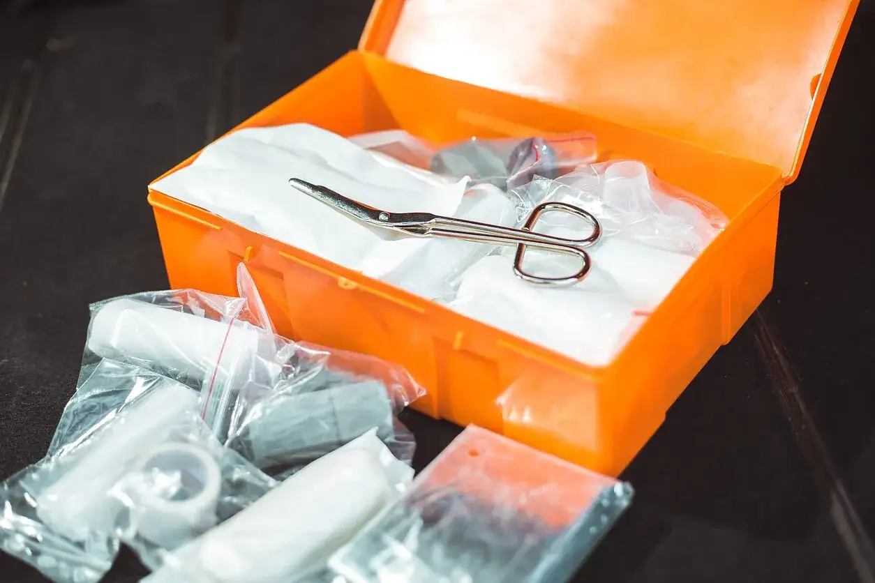 Czy apteczka samochodowa ma termin ważności? Sprawdź, co musisz wiedzieć