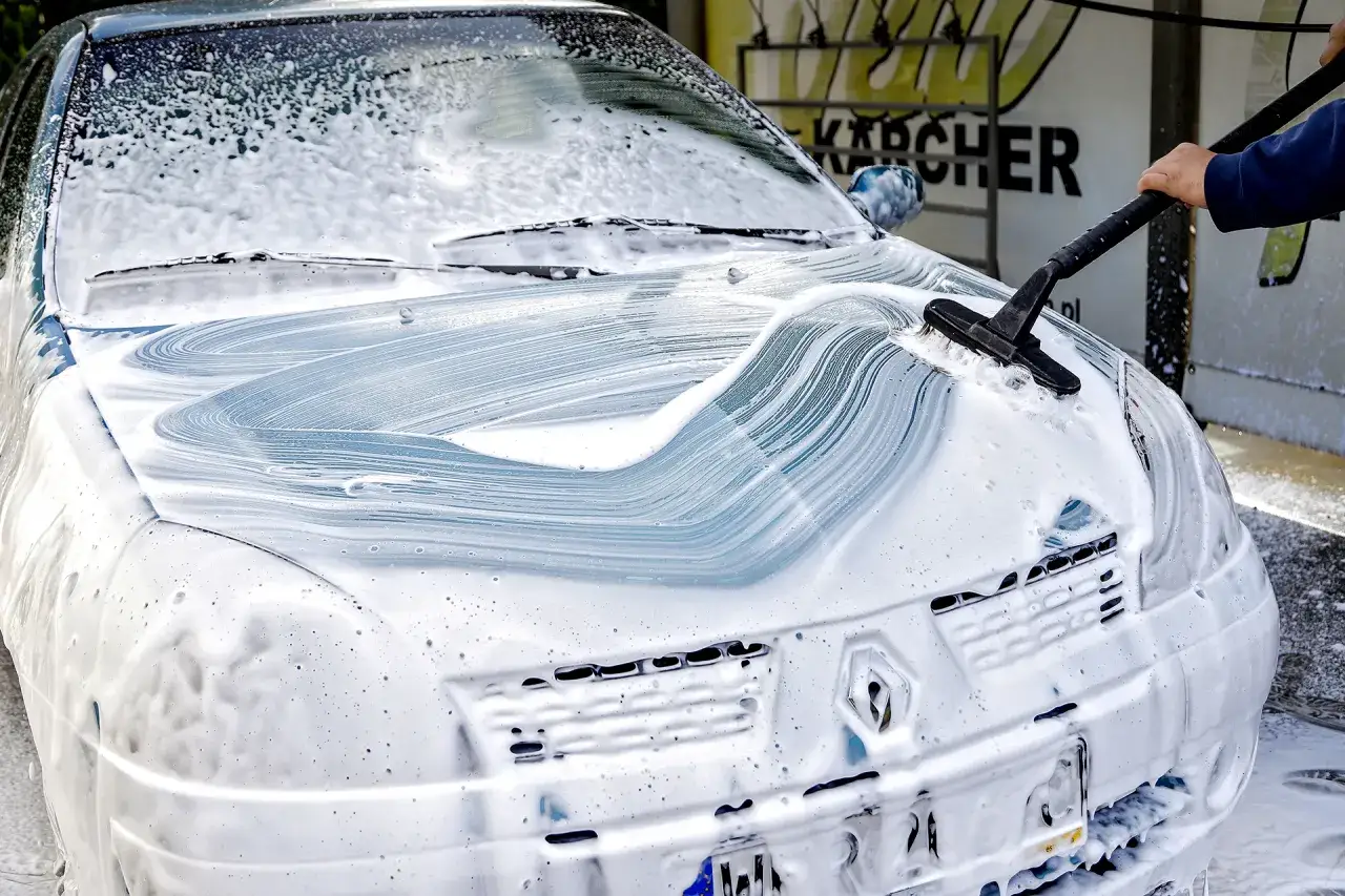 Ile kosztuje myjnia w 2026? Porównanie cen i jak nie przepłacić