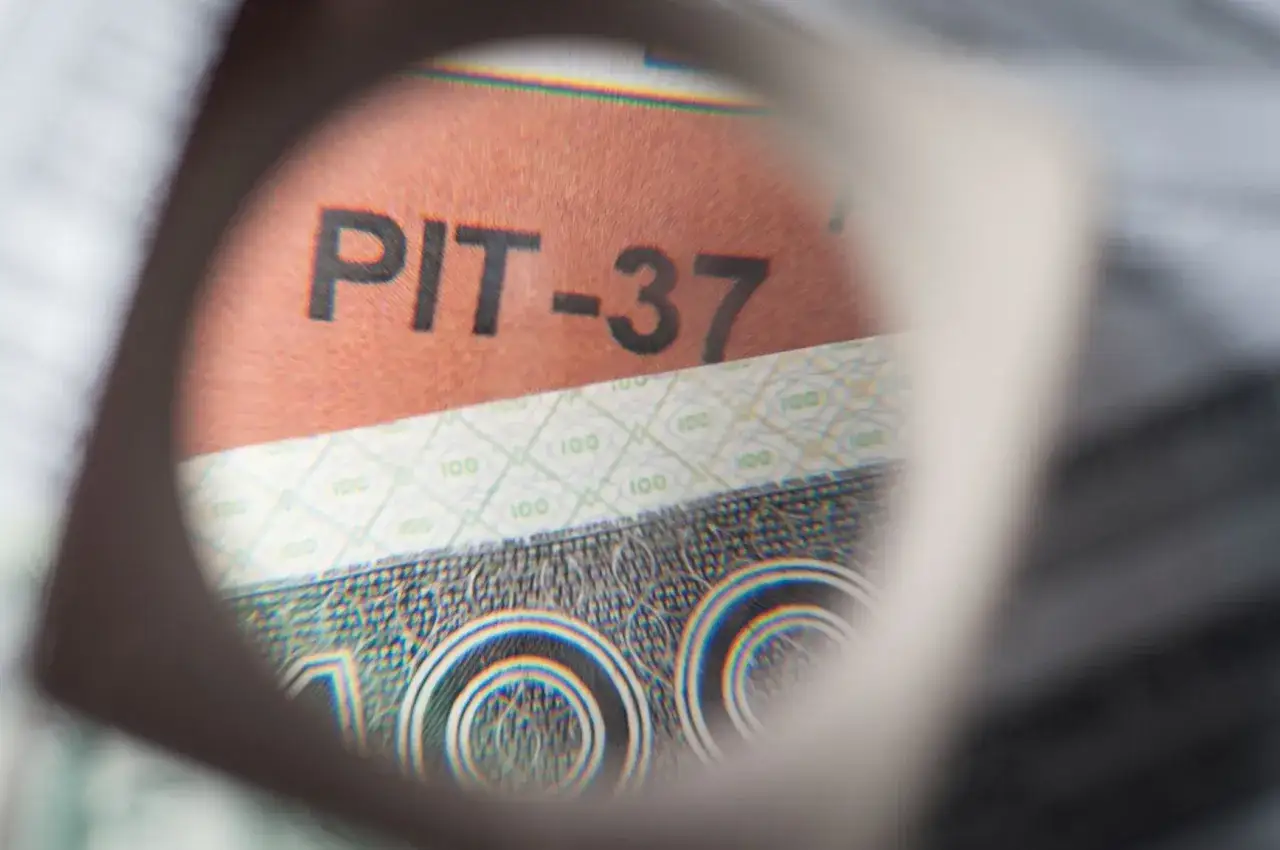 PIT-11: Czy musisz się rozliczyć? Uniknij błędów i zyskaj zwrot!