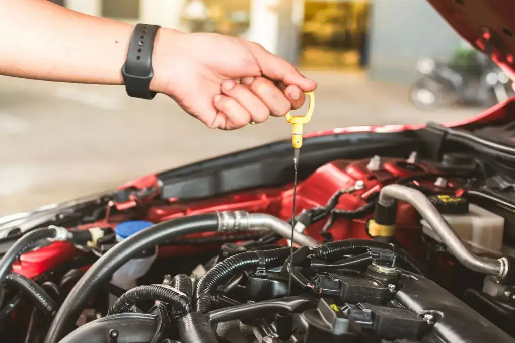 Motoröl nachfüllen: So vermeiden Sie teure Motorschäden effektiv