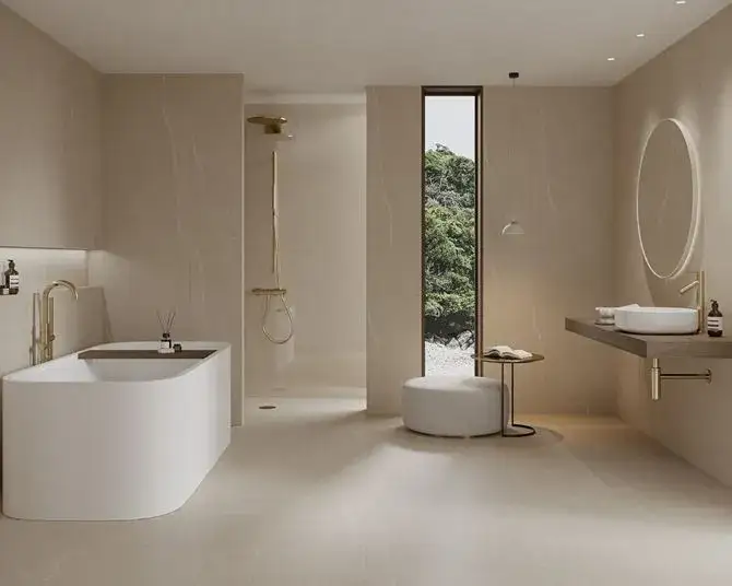 8 pomysłów na funkcjonalną aranżację małej beżowej łazienki