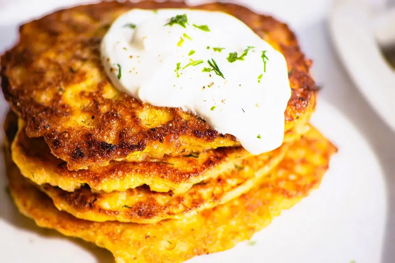 Czym zetrzeć ziemniaki na placki, aby uzyskać idealną konsystencję?