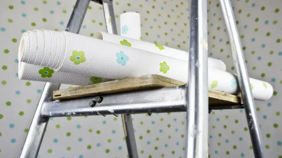 Jak położyć tapety bez błędów - krok po kroku do idealnych ścian