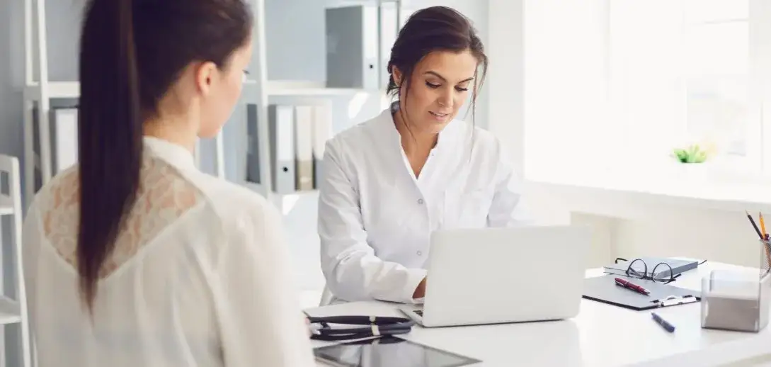 Czy lekarz NFZ widzi wizyty prywatne? Sprawdź, co musisz wiedzieć