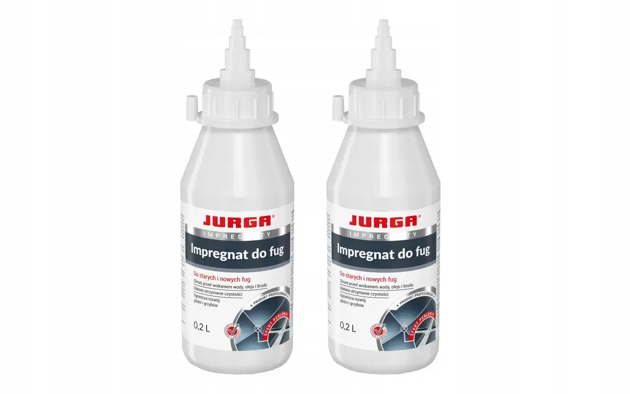 Dwie butelki impregnatu do fug Jurga. Produkt chroni przed wodą, olejem i brudem, ułatwiając czyszczenie. Jak nakładać? Zobacz instrukcję na opakowaniu.