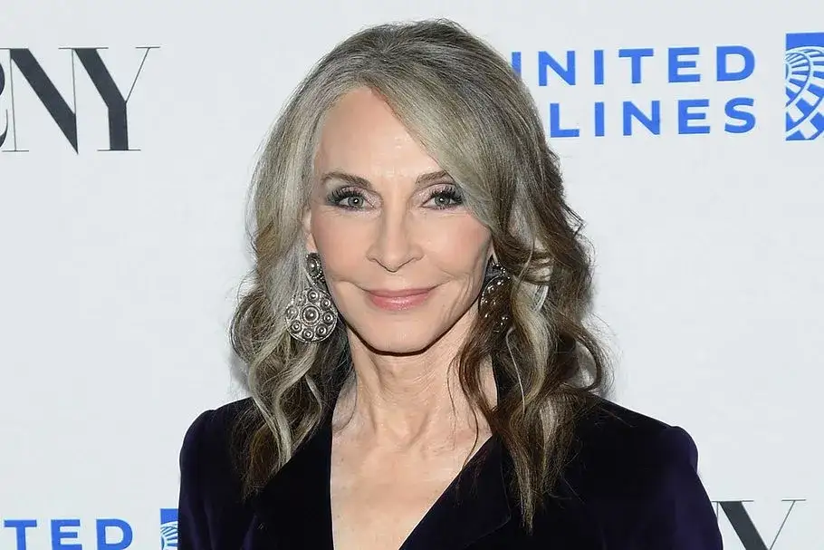 Strähnchen für graues Haar: So kaschieren Sie graue Strähnen effektiv