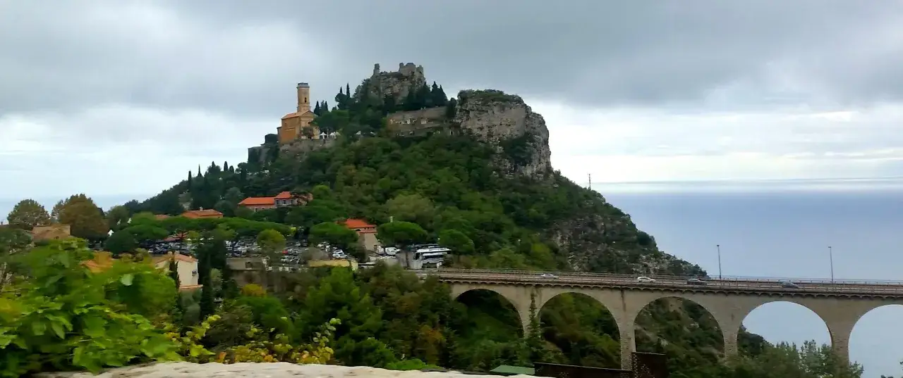 Èze: Perła Francuskiej Riwiery - Średniowieczna Magia i Widoki