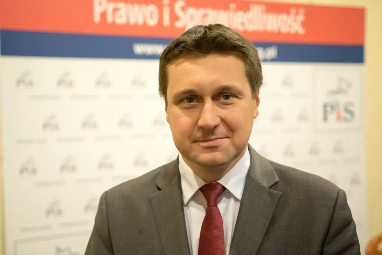 Poseł PiS, który miał kochankę: skandal i jego konsekwencje