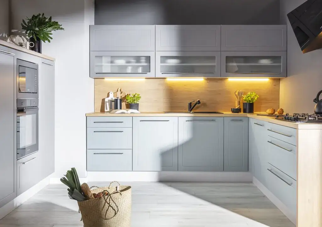 Jakie blaty do szarej kuchni wybierać, aby uniknąć błędów?