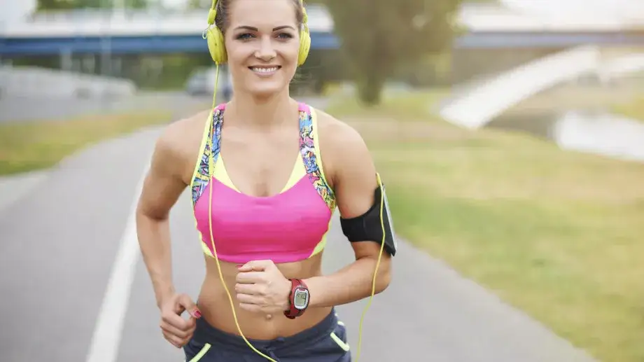 Jaki stanik do biegania dla dużego biustu, aby uniknąć dyskomfortu?