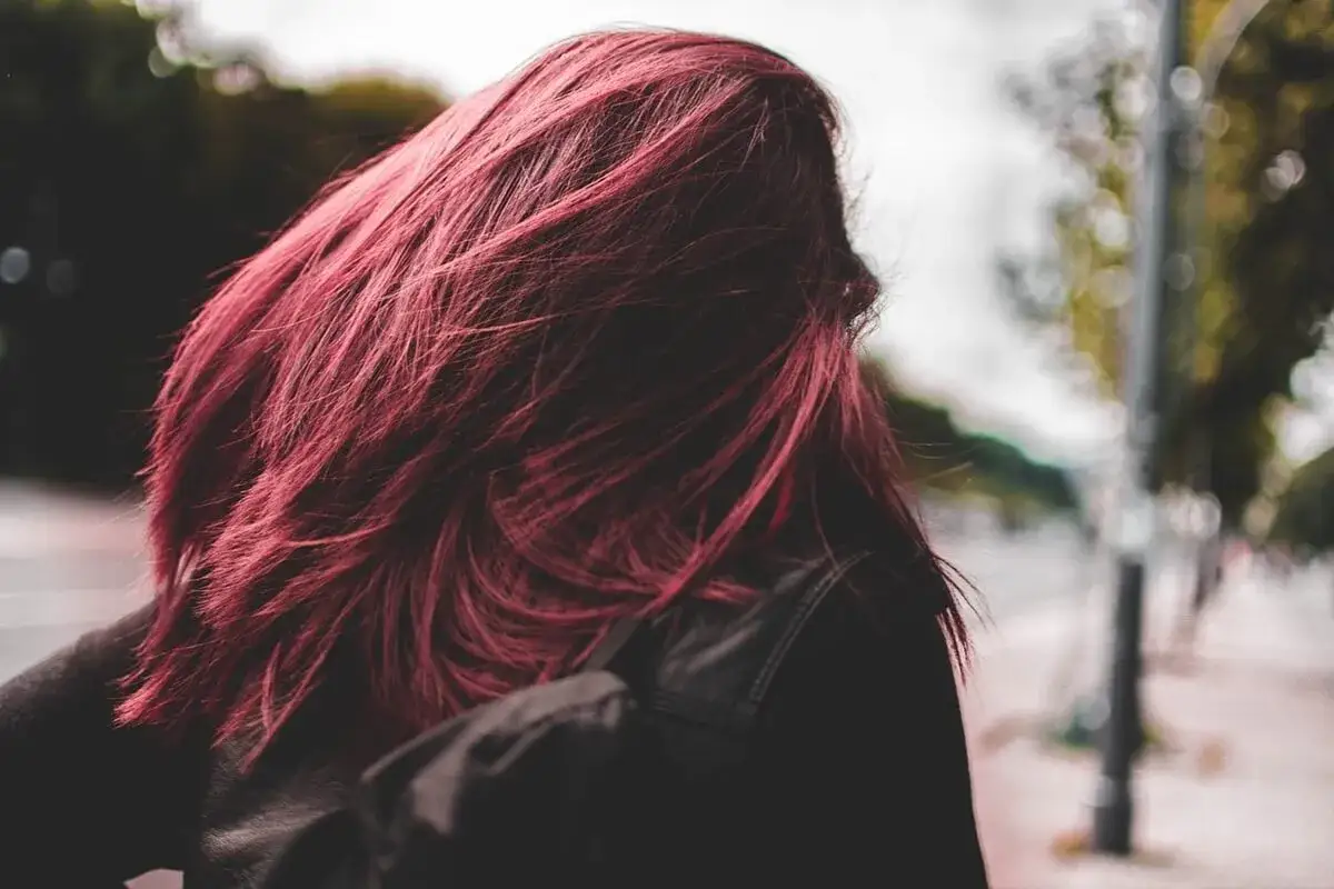 Henna na włosy: Jak długo trzymać dla perfekcyjnego koloru?