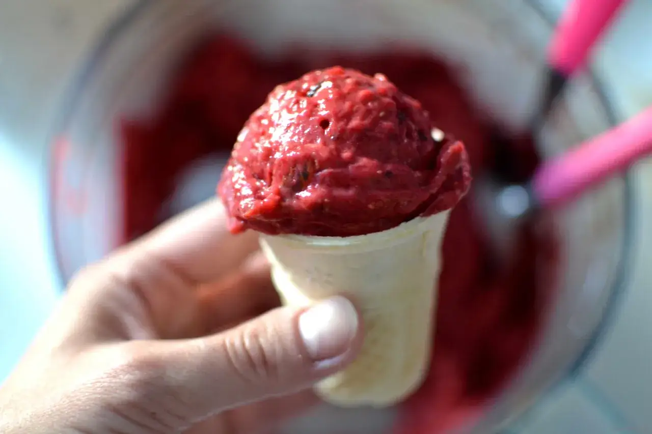 Sorbet malinowy: gładki przepis bez maszynki (także fit!)