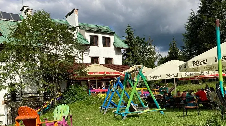 Ustrzyki Górne: Gdzie zjeść? Sprawdzone miejsca i smaki Bieszczad