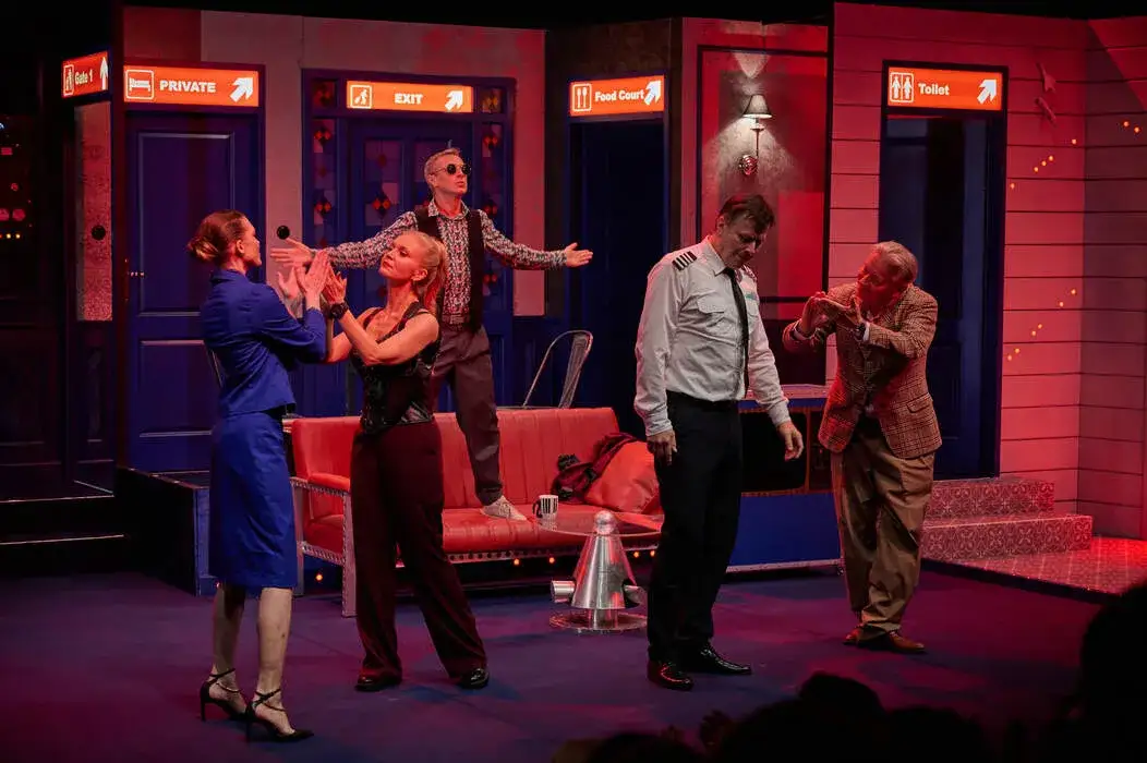 Spektakl Kochane pieniążki - zaskakujące zwroty akcji w teatrze