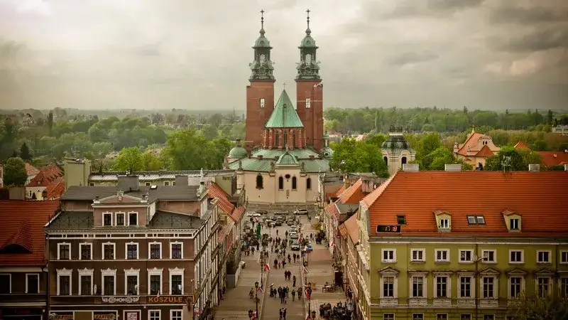 Gniezno: Odkryj serce Polski! Twój przewodnik po historycznej podróży