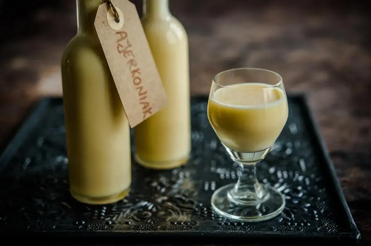 Jak zrobić adwokat z wódki - prosty przepis na domowy likier