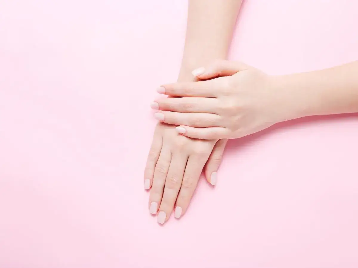 Ile rosną paznokcie i jak przyspieszyć ich wzrost? Poradnik eksperta