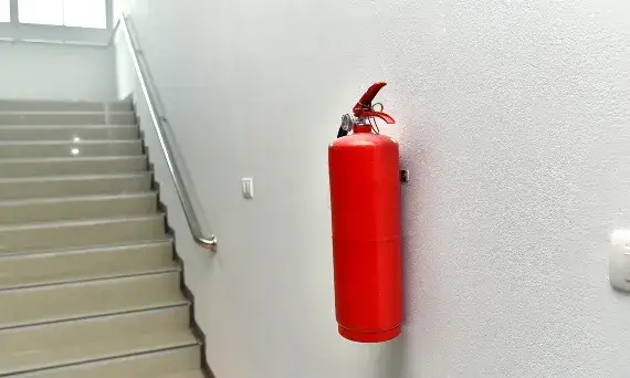 Co ile przegląd gaśnic w budynkach? Poznaj obowiązkowe terminy i zasady
