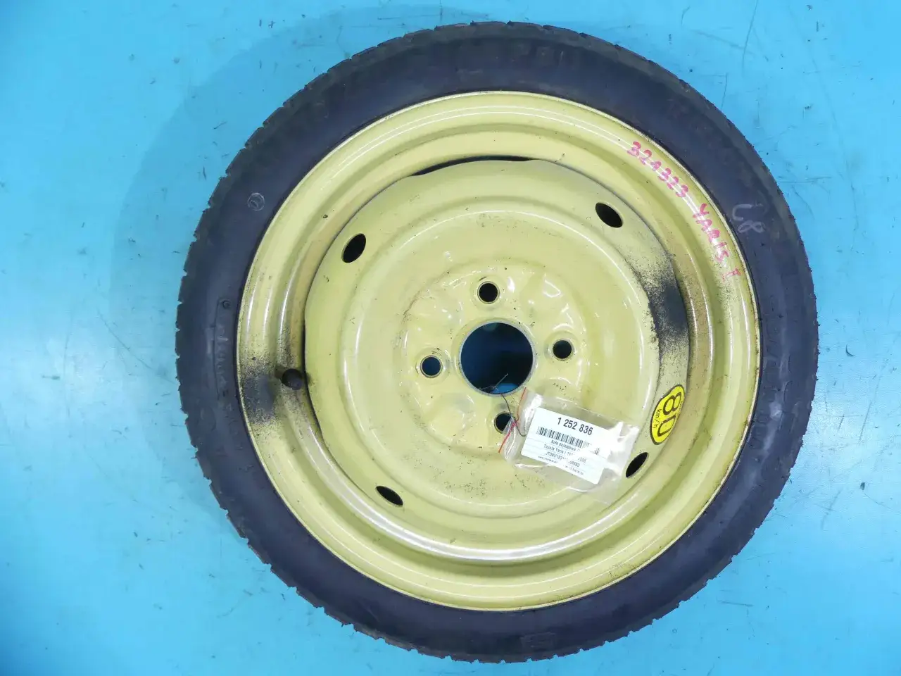 Toyota Yaris: Gdzie jest koło zapasowe? Dojazdówka czy zestaw?