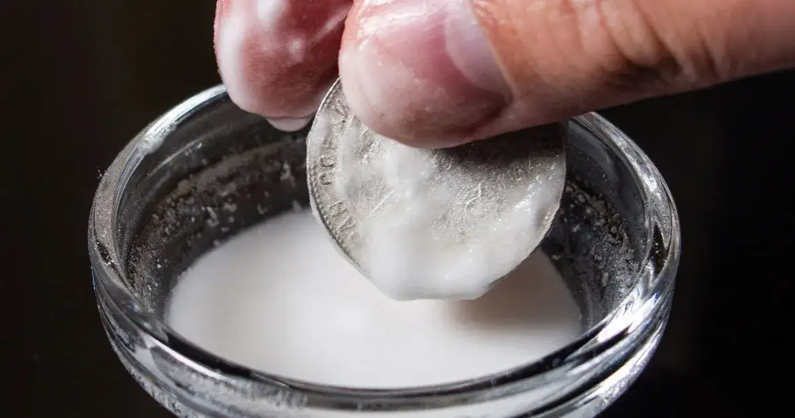 Czym czyścić srebrne monety, aby ich nie uszkodzić i zachować wartość?