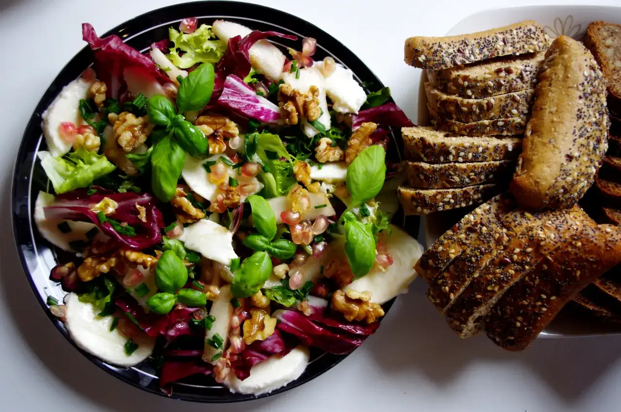 Sałatka z pomidorów bez wody? Odkryj sekrety jędrnych warzyw!