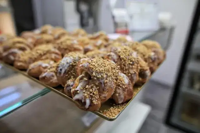 Gdzie kupić pamiątki w Poznaniu? Autentyczne skarby i Rogale!