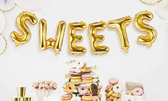 Słodki stół na komunię jak zrobić - proste pomysły i porady dekoracyjne